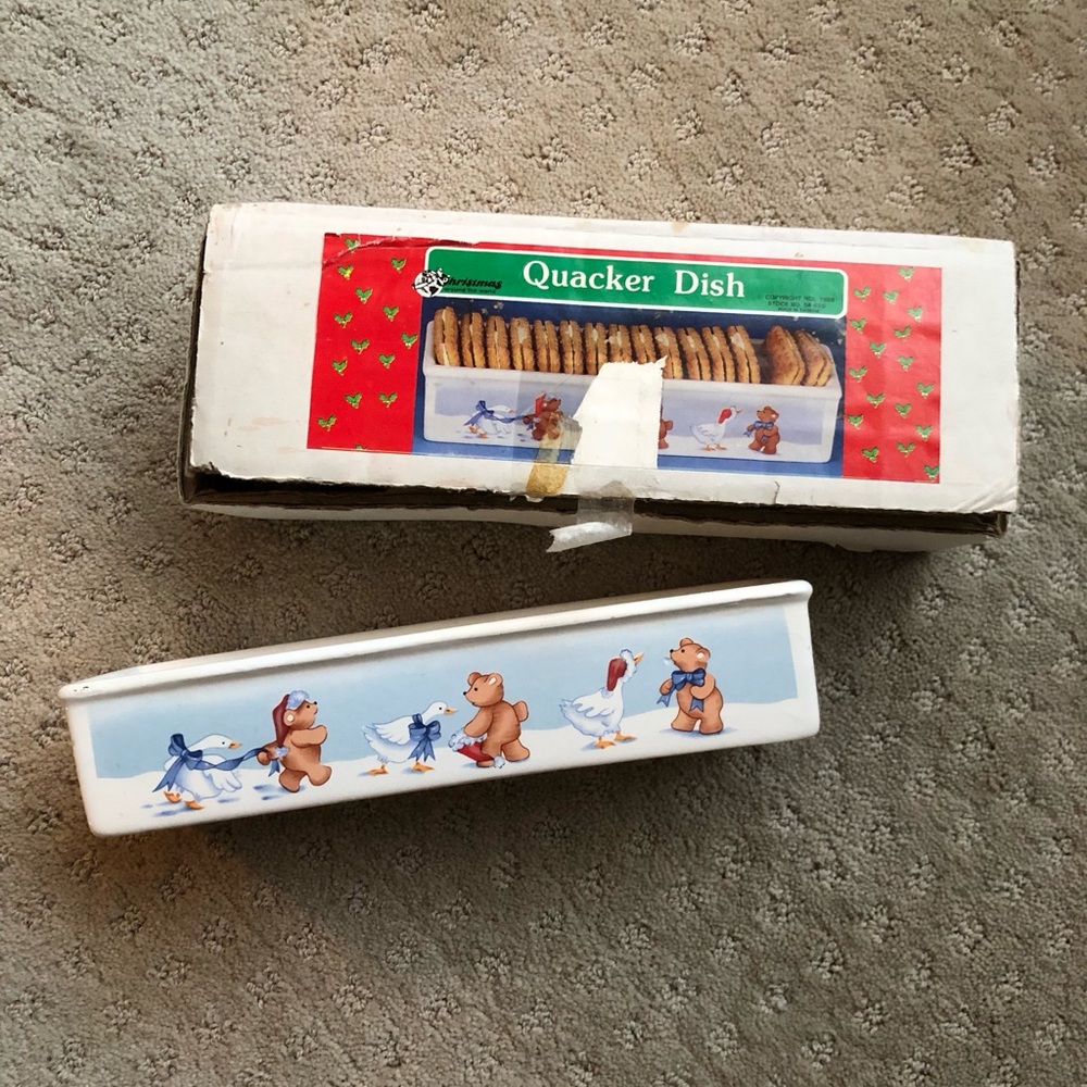 Vintage Quacker Cookie Dish Christmas Around the World
